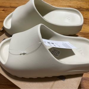 Yeezy slide size 7